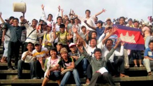 នៅពេលដែលយើងចាប់ផ្តើមសម្លឹងមើលអោយកាន់តែដិតដល់ជាងនេះទៅលើយន្តការសាមញ្ញនៃយុត្តិធម៍អន្តរកាល ការចងចាំបានលេចចេញជាធាតុផ្សំដ៏សំខាន់ក្នុងការដោះស្រាយជាមួយនឹង អំពើហិង្សានៃអតីតកាល។ ភាពយន្តឯកសារ "សន្និសីទនៃការចងចាំ" នៅភ្នំពេញ ឆ្នាំ ២០១២។ បំបែកភាពស្ងៀមស្ងាត់